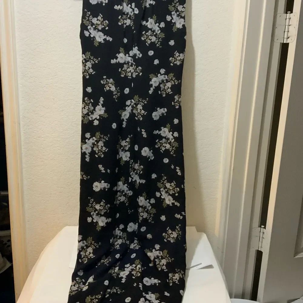 Vince Tossed Floral Sleeveless Silk Maxi Dress - Picture 6 of 8